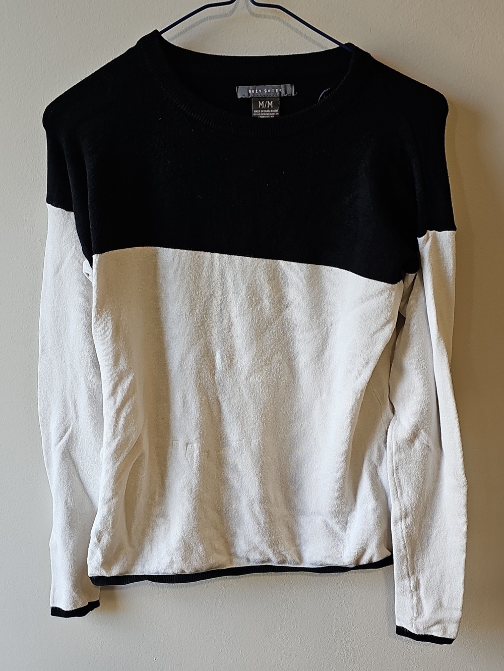 Suzy Shier Medium Black and Black Sweater